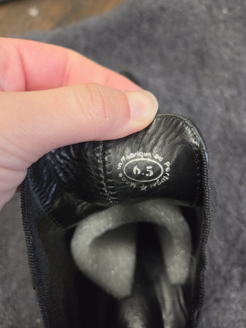 John Fluevog Black Leather Pointed Toe Chelsea Ankle Boots Sz 6.5 Sculpted Heel - Picture 8 of 9